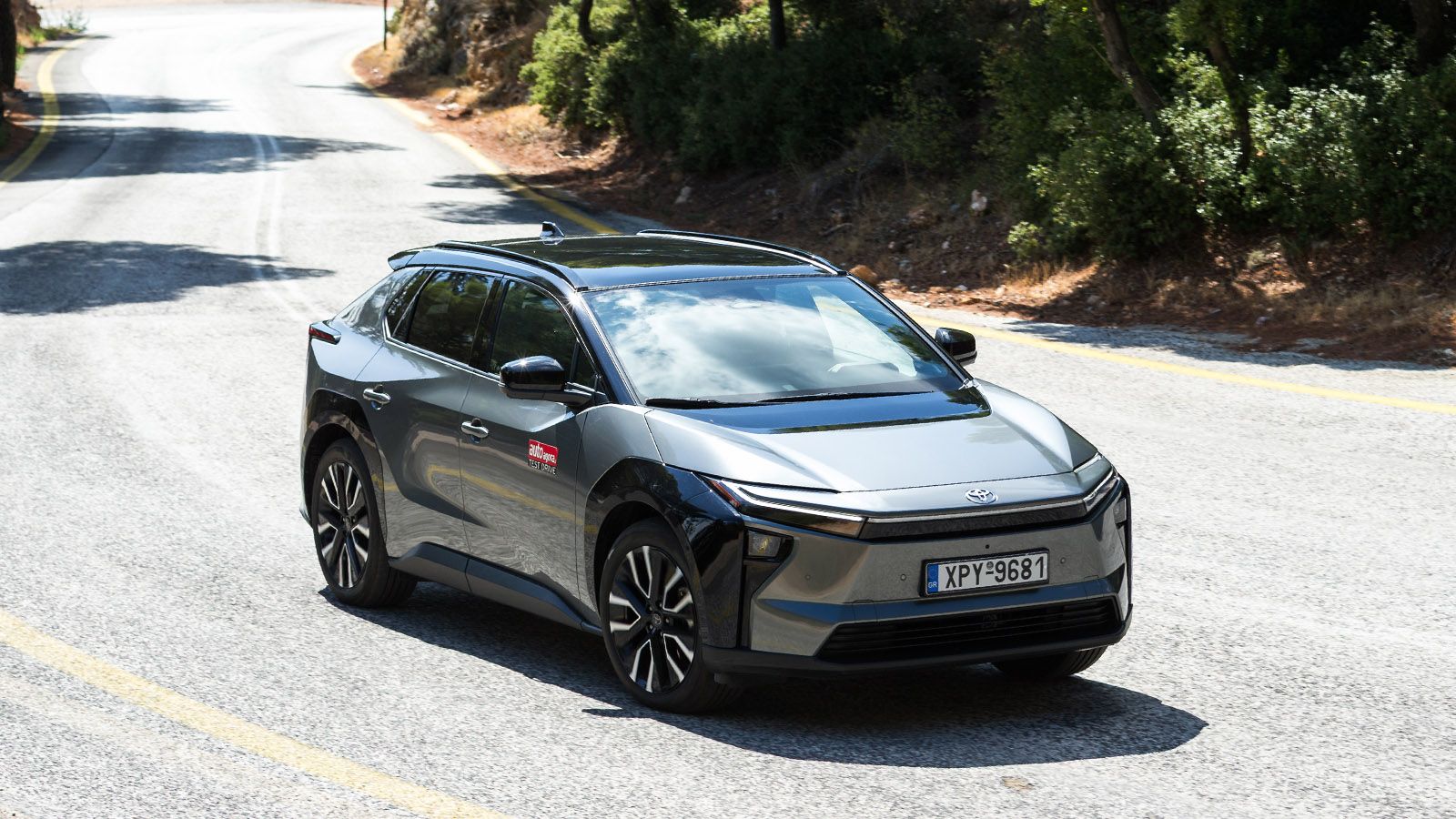 Toyota Bz4x. Τι βαθμό παίρνει σε κατανάλωση, χώρους, επιδόσεις, εγγυήσεις.